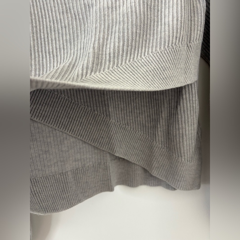 lululemon athletica Gray Crew Neck teenage athletic Sweater SZ:0 - Picture 7 of 8